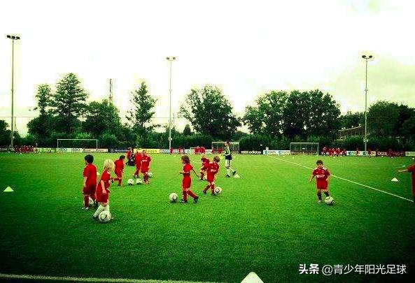 阿贾克斯体系,陌上人如玉公子世无双指哪支球队