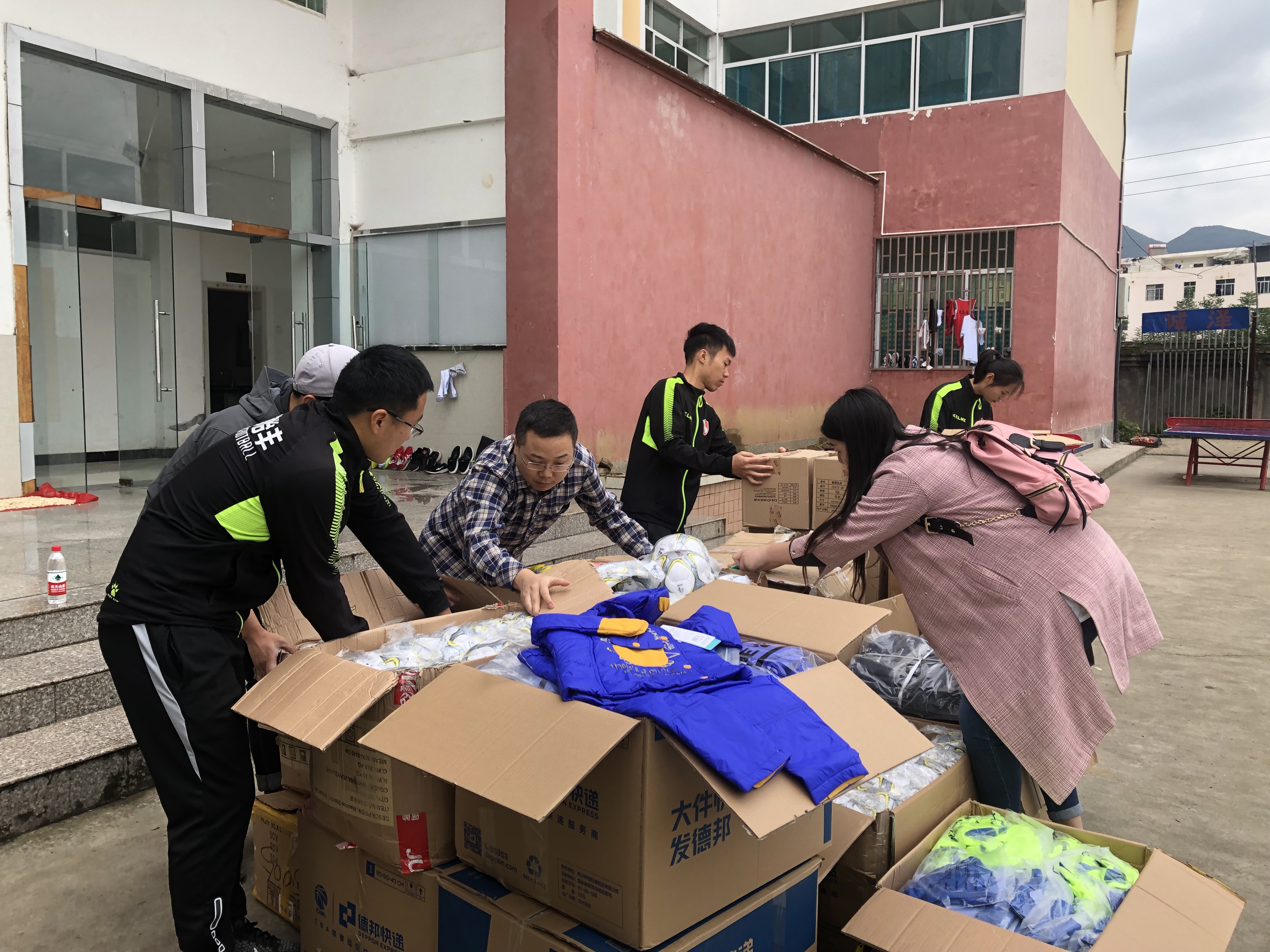 助学圆梦行动公益活动,足球公益助学活动在哪里