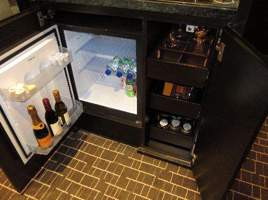 minibar是免费的吗,minibar一般都有啥