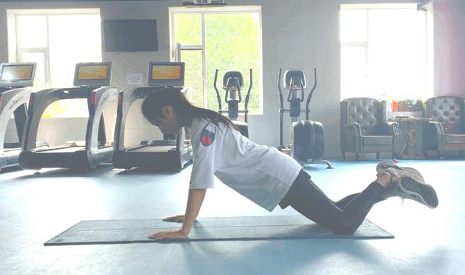 蝴蝶袖、拜拜肉怎么办？6个动作轻松搞定，简单实用，快速见效