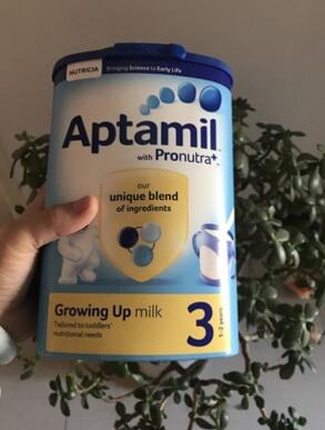 澳洲aptamil爱他美白金版奶粉3段900g,爱他美奶粉德版和港版差别大吗