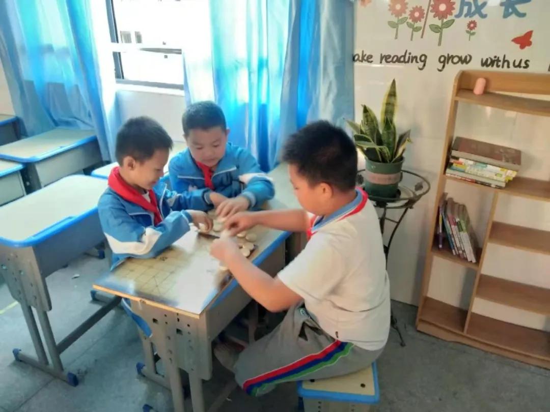 初中生放学不愿意回家,学生放学不知所措