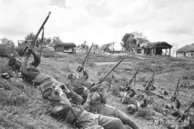 论用枪如何*飞机打**，我们是认真的！（漫画）