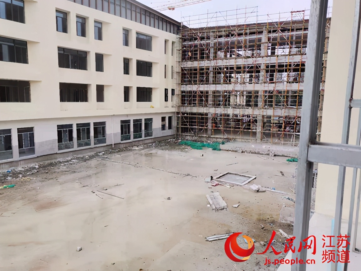 苏州吴江一小学被指未竣工即使用教育局称已具备开学条件