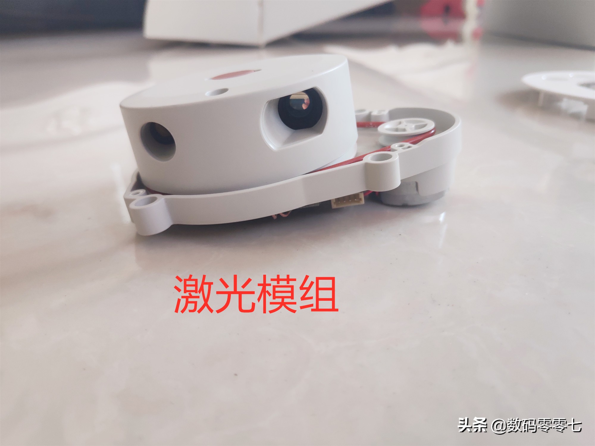 联想扫地机器人拆刷子,联想智能扫地机器人