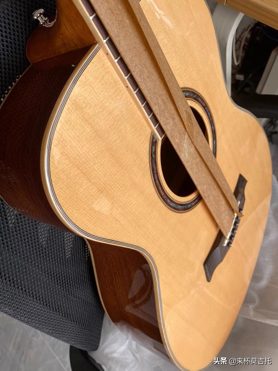 初学者吉他怎么选择好的,初学者吉他应该选哪一些比较合适