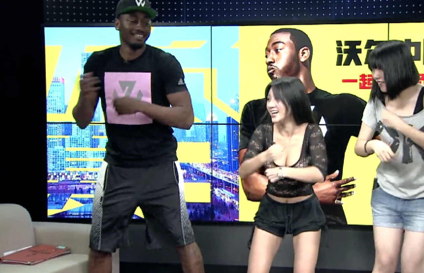 樊玲跳舞,樊玲跳小苹果