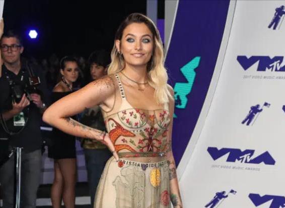 迈克尔杰克逊死后他的孩子去哪了,迈克尔杰克逊去世后三个孩子现状