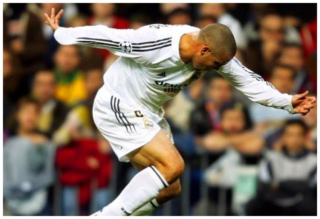 梅西和小罗谁带球过人更厉害,梅西罗纳尔多过人集锦