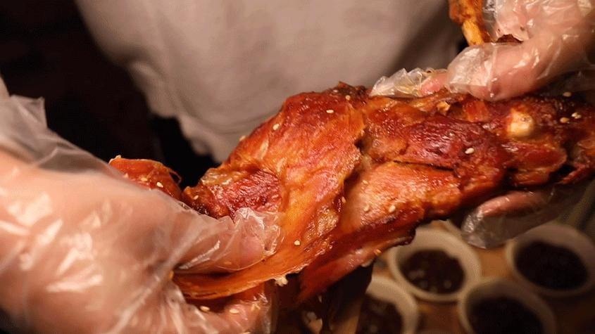 木屋烧烤烤全羊价格表,木屋全羊烧烤