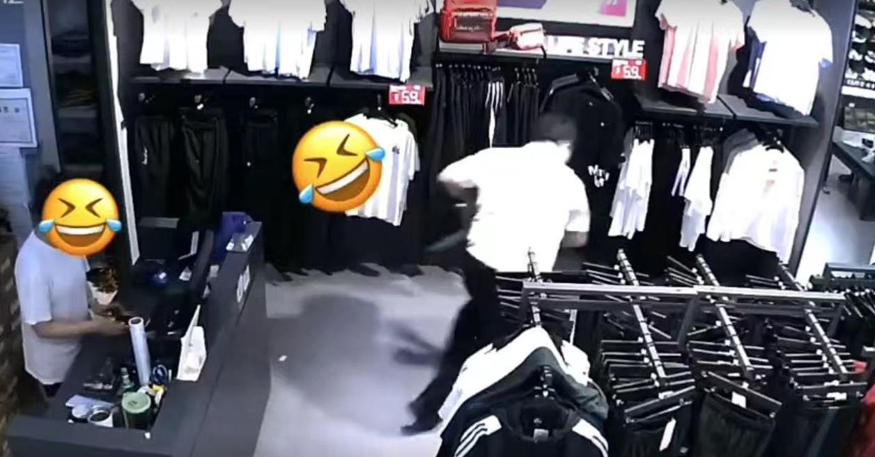 鸿星尔克捐款2000万直播间卖货,鸿星尔克再捐一亿直播间