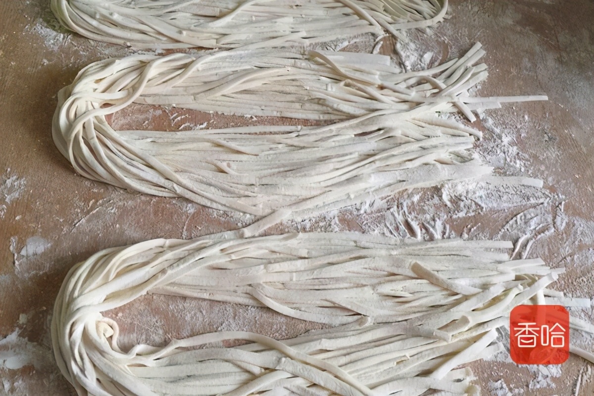 做面条筋道的方法,做面条怎样和面不破