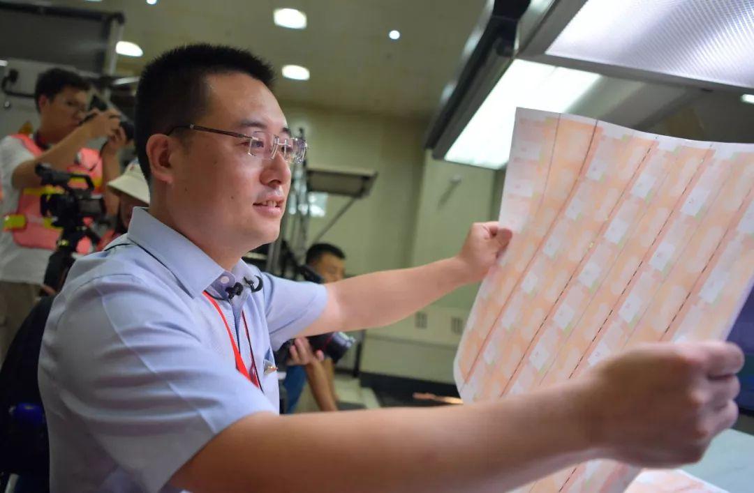 人民币怎么印刷成纸币样式,新版人民币印制
