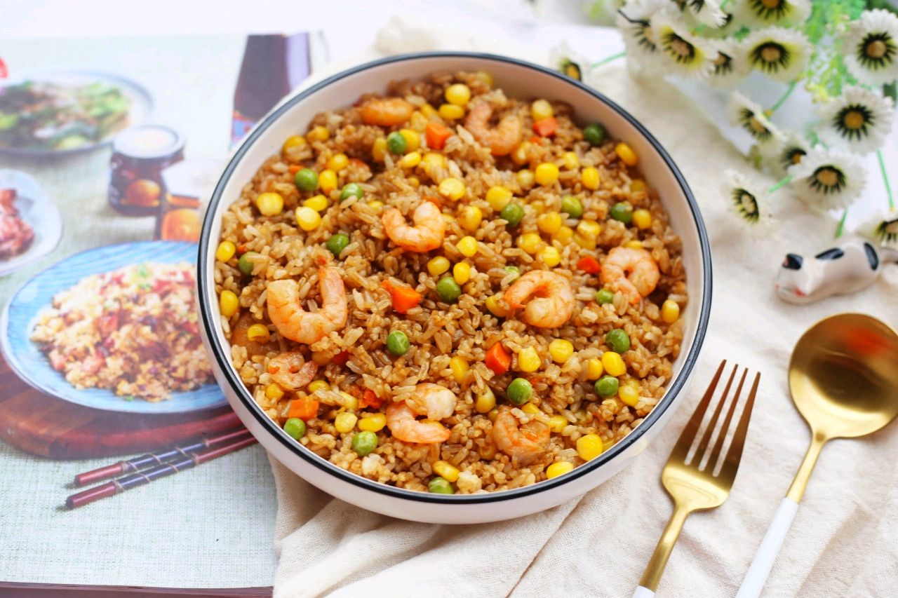 椰香虾仁炒饭教学视频,泰式椰子虾仁炒饭