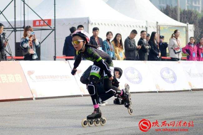 “一带一路”陕西·渭南2019国际轮滑马拉松赛在渭南高新区鸣枪开赛(组图)