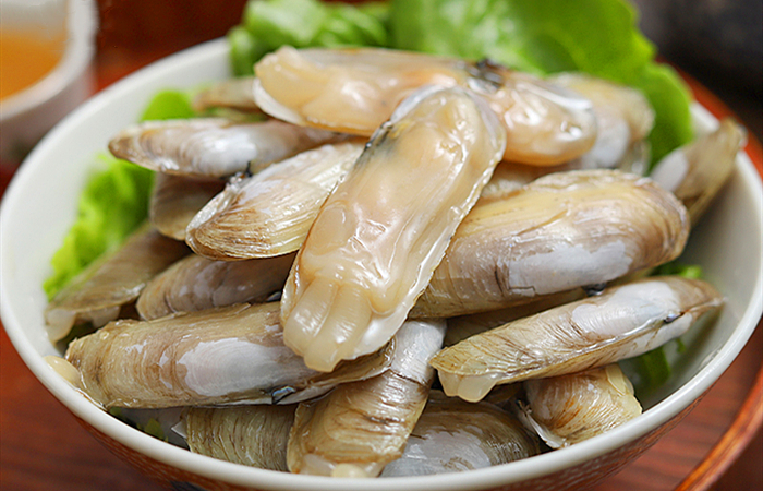 它肉嫩味鲜,被称为“海里的人参”,却深藏泥沙,用盐才能挖出来