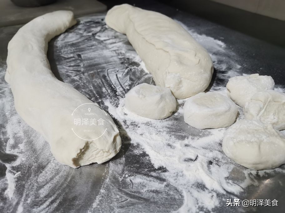 水碱馒头或开花馒头做法,怎样蒸开花大碱馒头