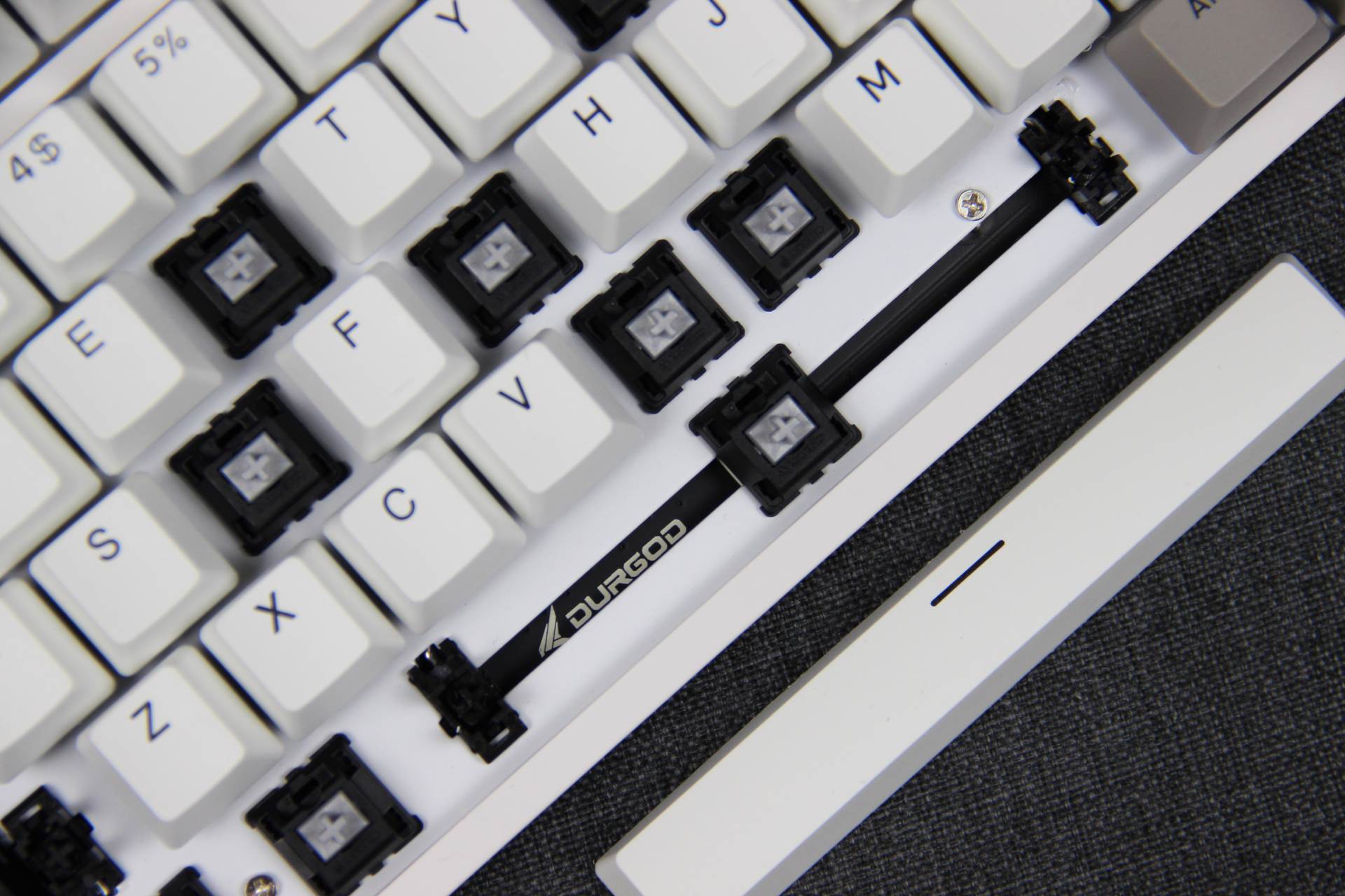 推荐一款新手使用的青轴机械键盘,银轴冰蓝灯机械键盘推荐