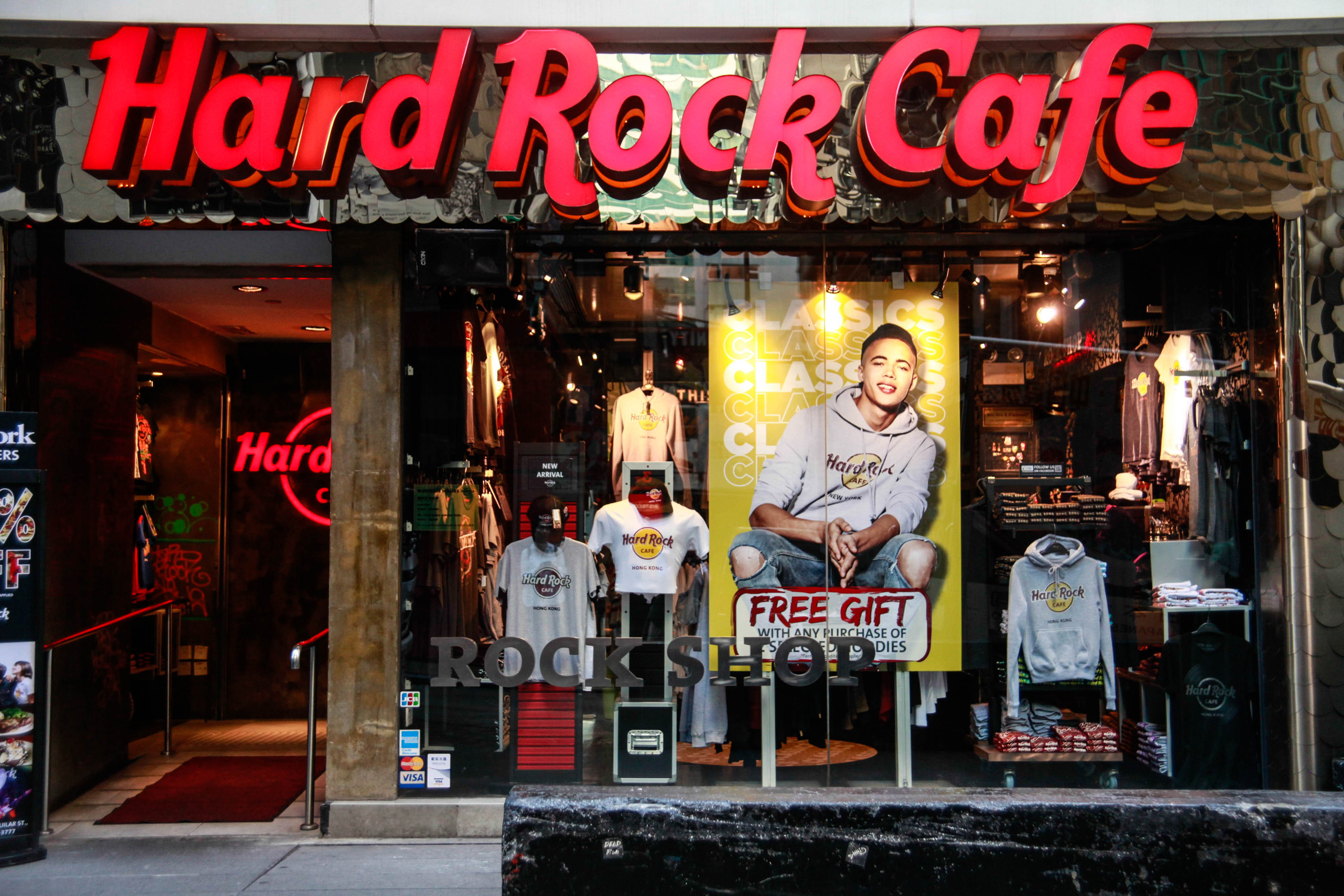 服装-酒吧-房地产,香港“兰桂坊之父”讲述:80个亿的兰桂坊故事