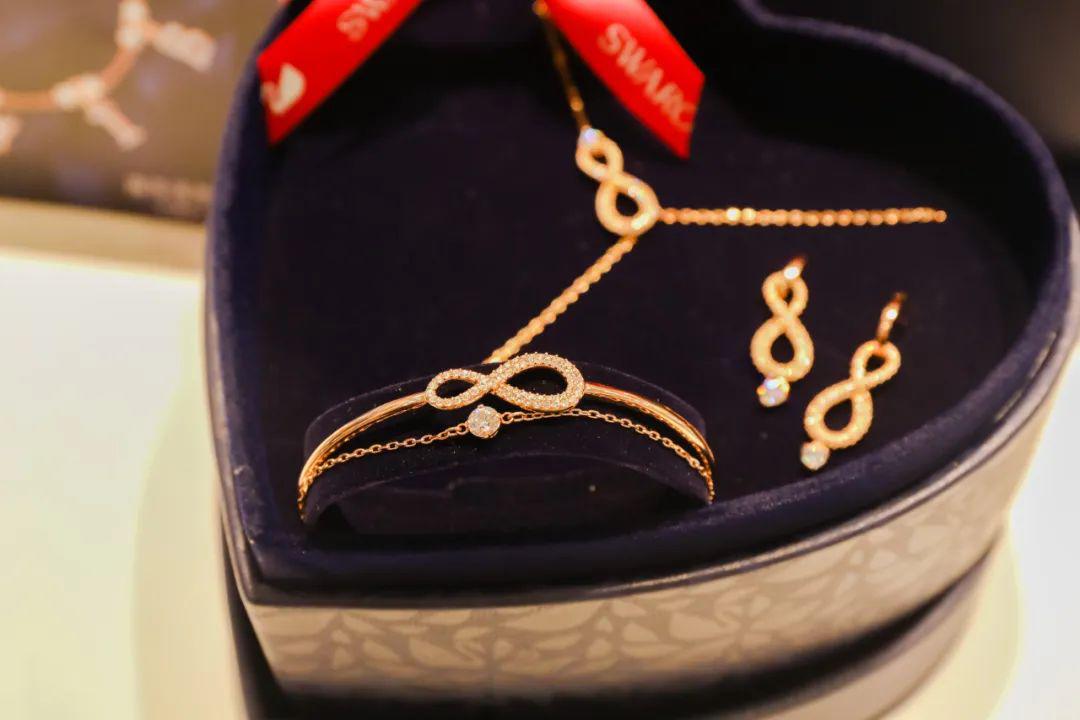 不看血亏!5.9折的克拉钻、买正装送正装的YSL,成都就这儿有