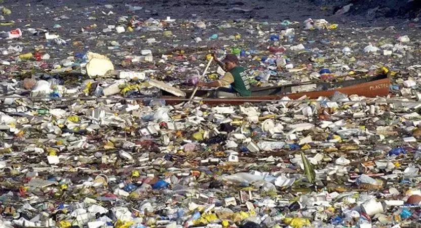 人类到底吃了多少塑料鱼？“深海勇士号”首次曝光海底巨型垃圾场