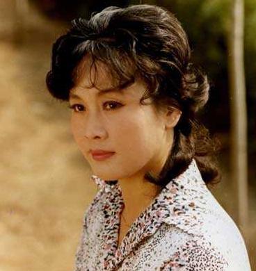 李谷一和那英谁是真正的歌坛天后,歌唱家李谷一目前情况