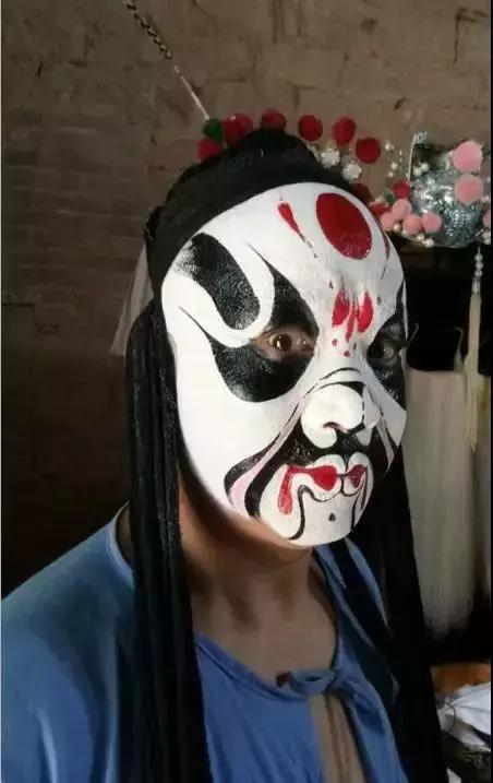 张维迎：村主任霍东征