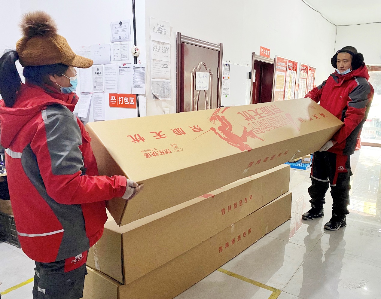 滑雪去滑雪装备集合店,滑雪自带雪具去雪场麻不麻烦