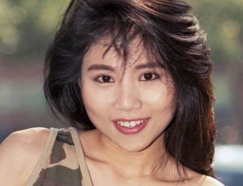 女孩在浴室洗澡摔倒了大出血,女子浴室昏倒