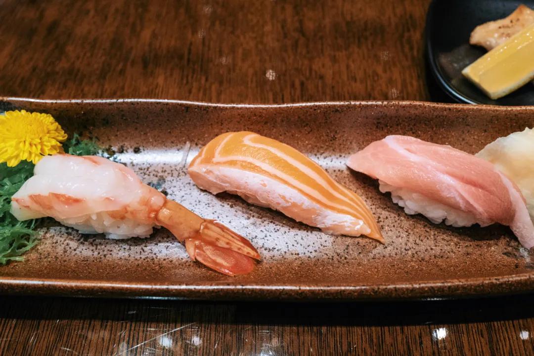 200块钱住北京,200块住酒店吃大餐