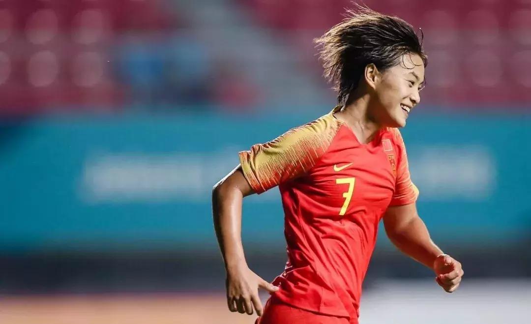 梅西和c罗谁更受女性青睐,梅西和c罗谁更受女性喜欢