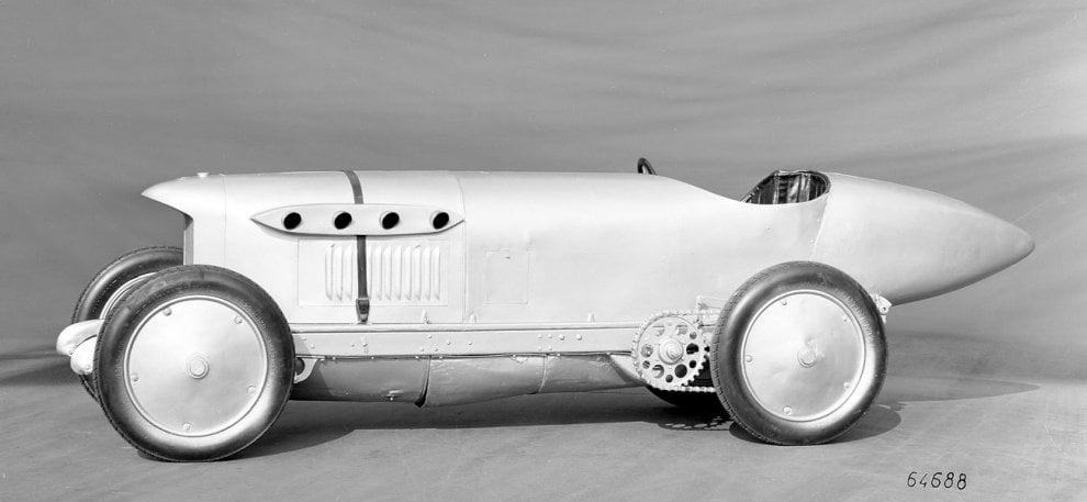 有哪些汽车制造过飞机,有飞机发动机的汽车