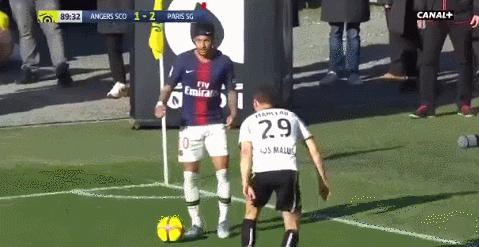 内马尔帽子戏法拯救巴萨,巴萨内马尔彩虹过人失误