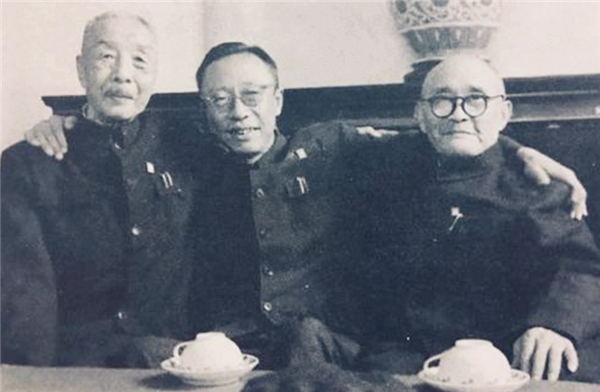 溥仪在故宫发现自己小时候的夜壶,溥仪最后一次回故宫探窗