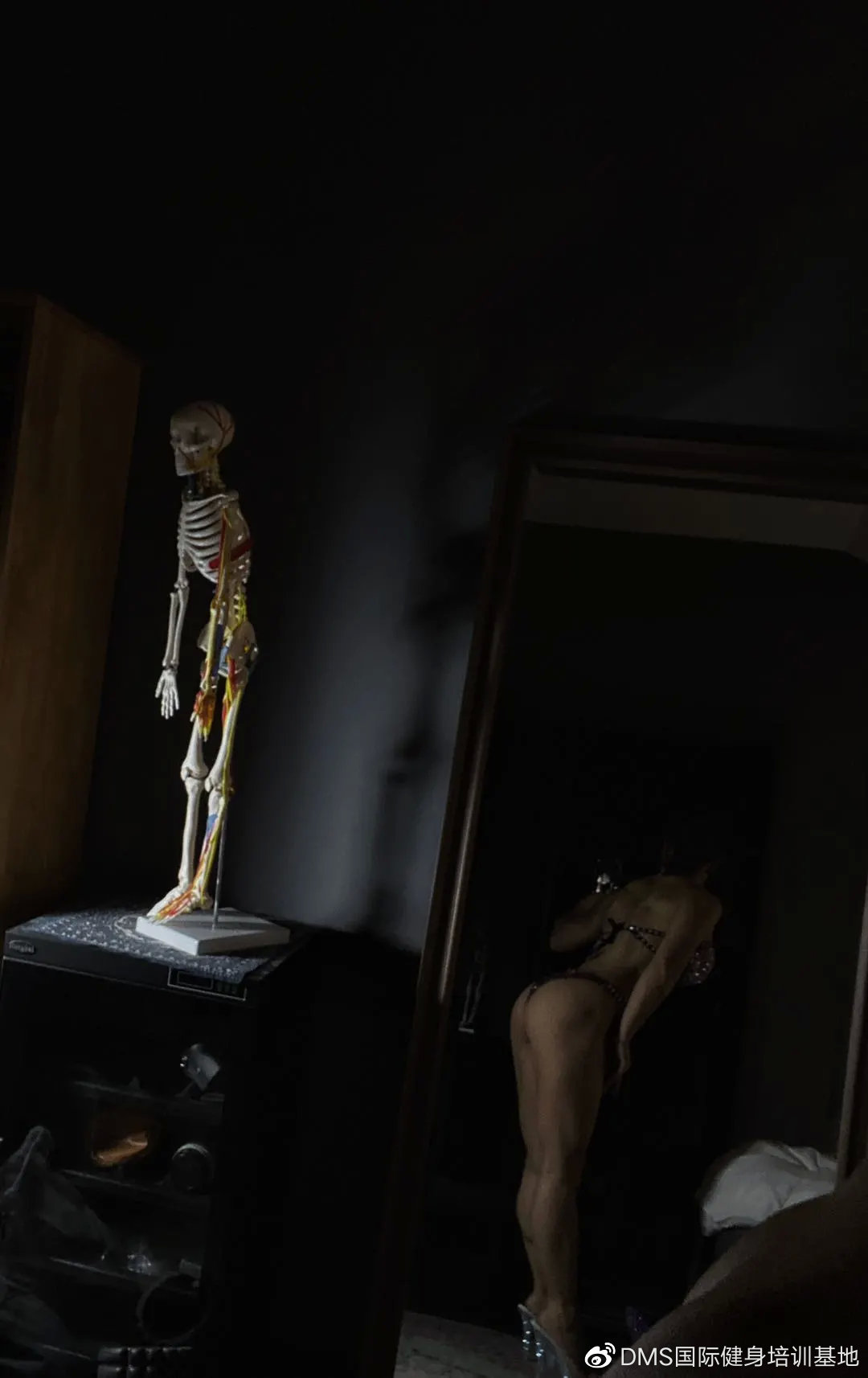 她，环游50+国家，40岁开始健身47岁登台参赛，她叫艾文仍在追梦