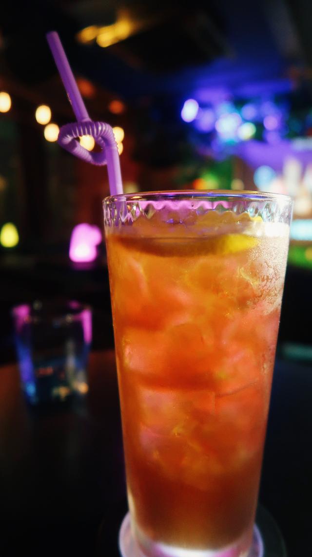 脸颊泛红毛孔粗大暗沉,脸颊泛红发烫毛孔扩张