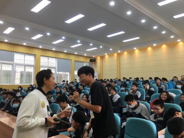 小学女童保护讲座,让爱发声关爱儿童成长公益活动