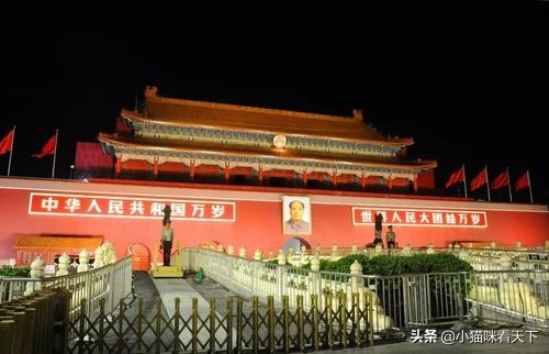 *安门天**重修期间，在屋顶发现金丝楠木“镇楼之宝”，盒中内有玄机