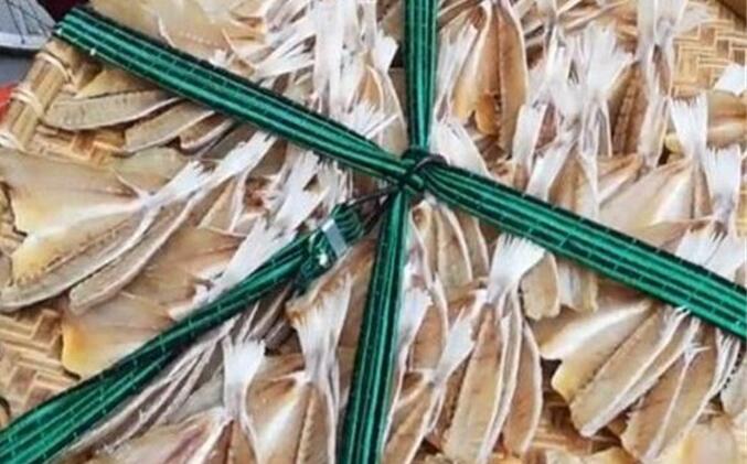 大年夜大年夜妈推车卖美食40元一斤一会卖100斤