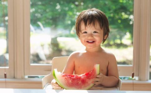 五岁男孩上吐下泻带酸味,7岁男孩上吐下泻