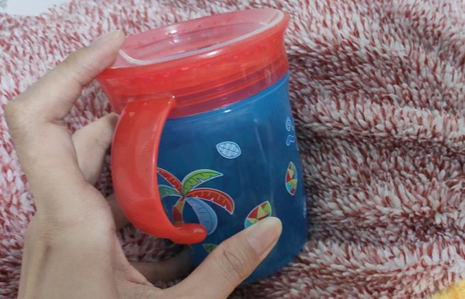 奶瓶和学饮杯怎么选择,宝宝水杯6个月学饮杯推荐测评