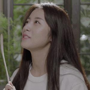 周雨彤最新穿衣搭配,周雨彤减龄穿衣搭配