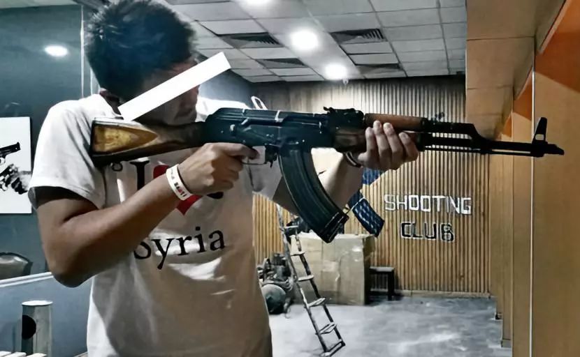 “我，4000万院线电影总导演，入围戛纳，如今在卖火锅底料！”