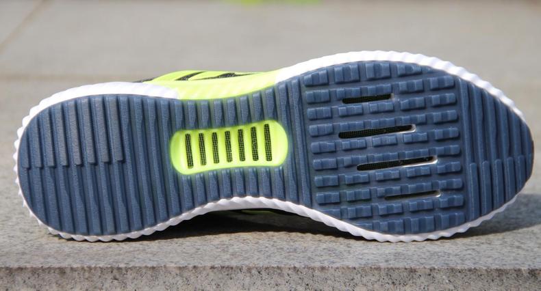 阿迪达斯清风系列跑鞋,夏季跑步阿迪套装