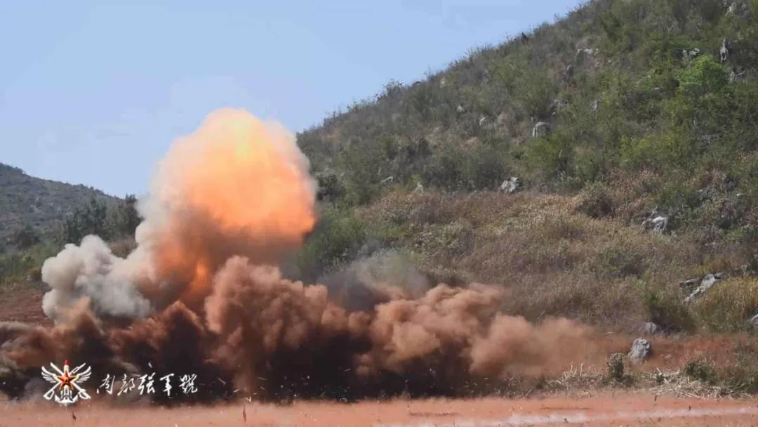 看这一双双手它们有一个共同的主人——工兵