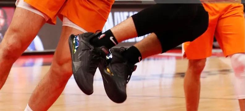 nba巴特勒上脚球鞋4.2,巴特勒上脚驭帅14南海岸配色