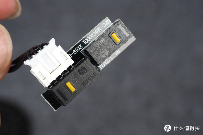 xtrfym4和xtrfym42区别,xtrfym4鼠标适合多大的手