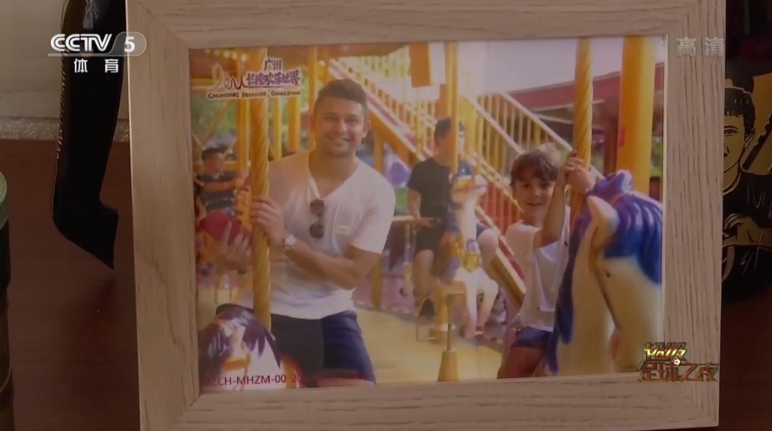 好爸爸！艾克森为儿子南漂广州，5岁儿子上海读书，他独居广州挣钱