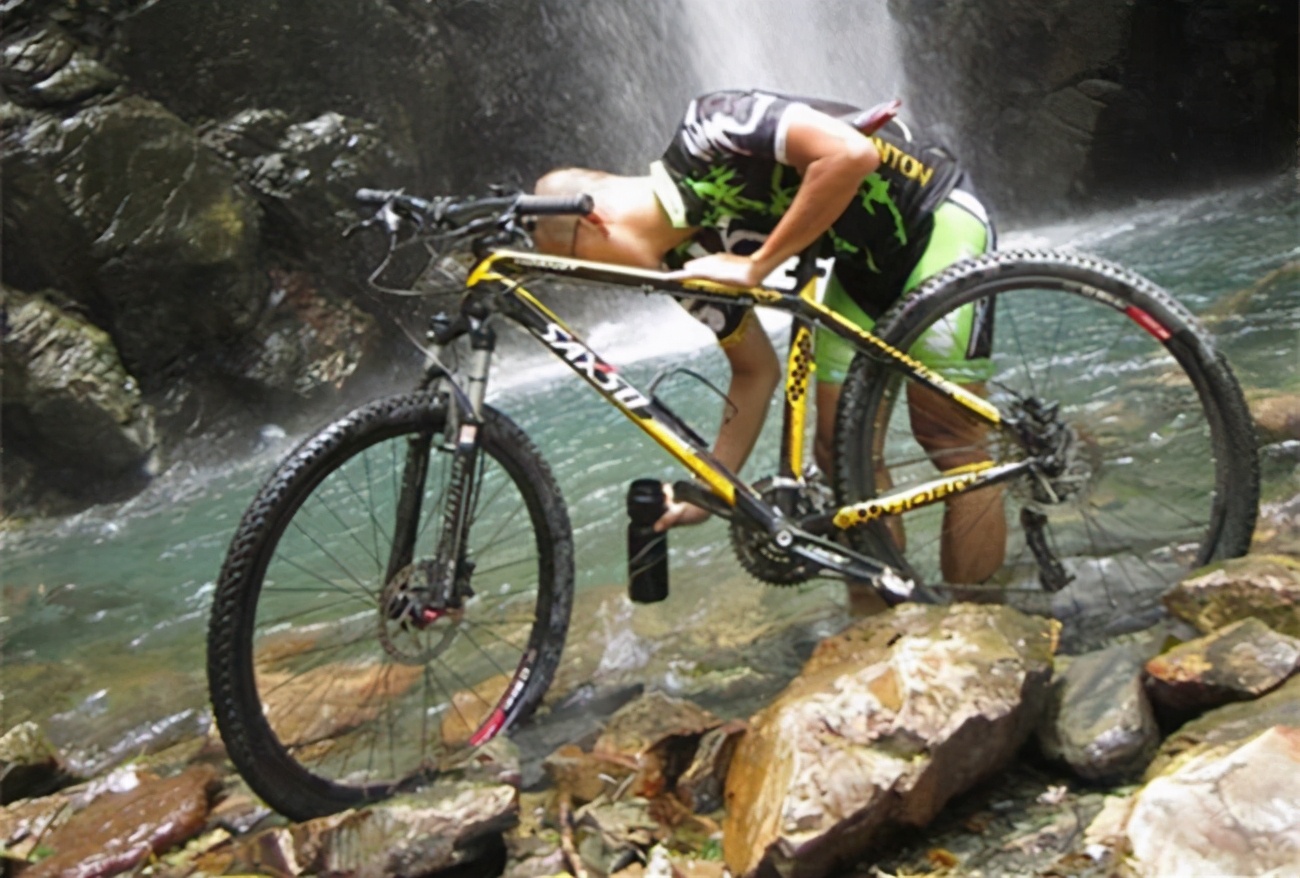 山地自行车清洗,山地自行车链条清洗工具