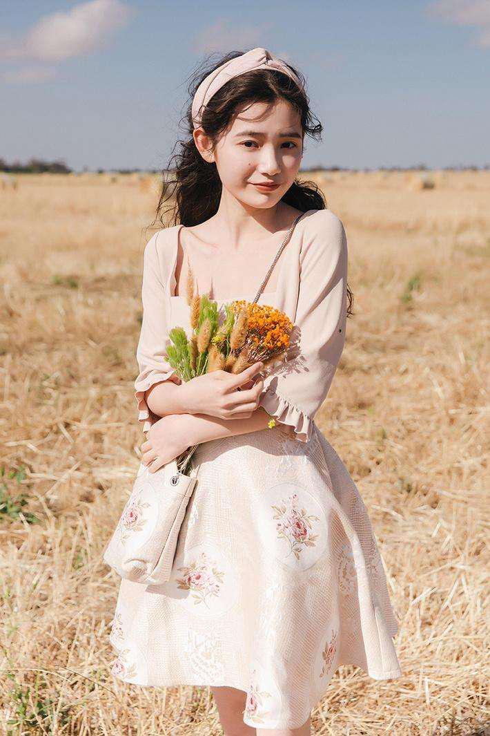 40岁男人脸黑个矮穿什么衣服,个子矮适合穿搭什么衣服